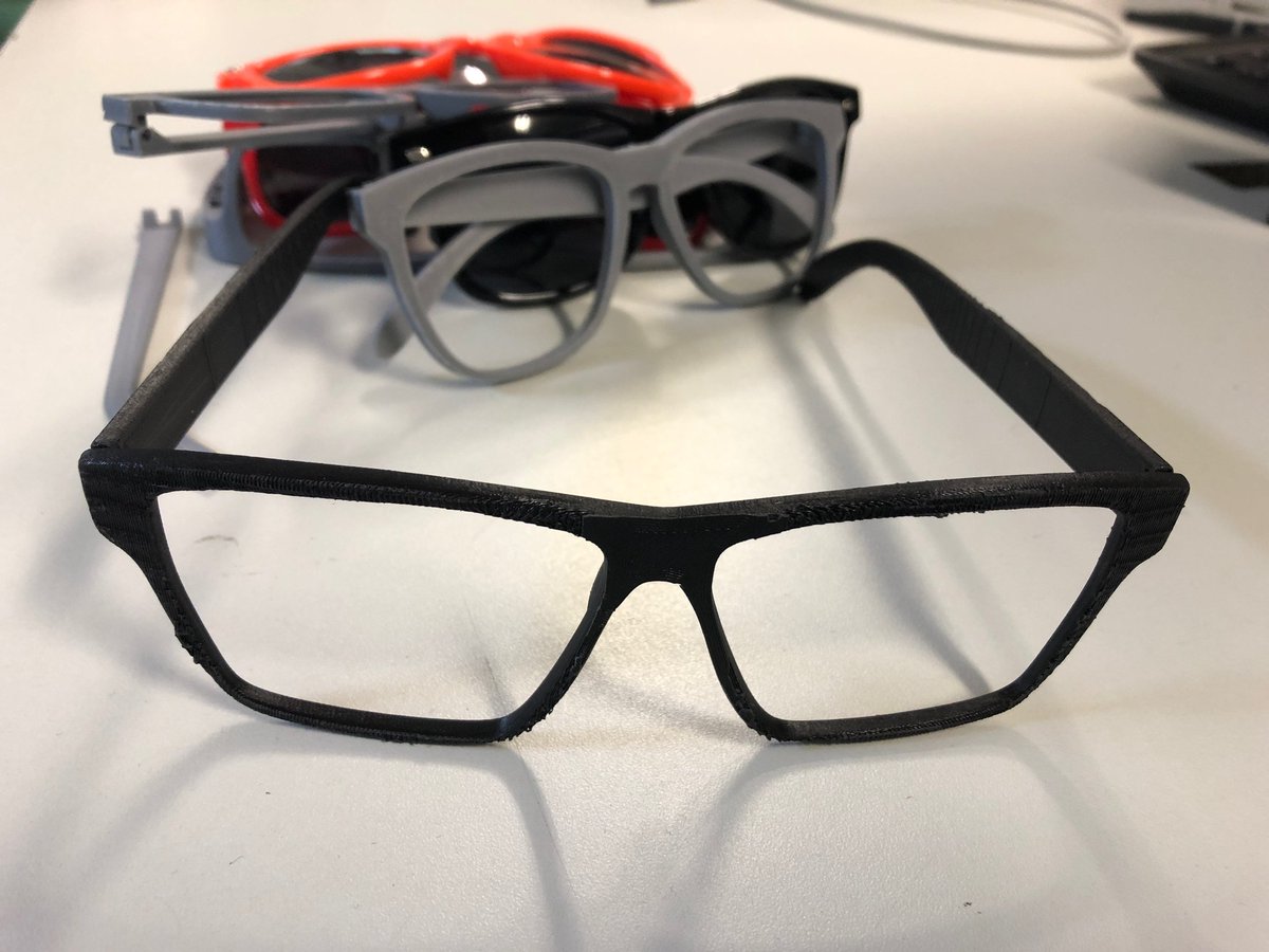 InnovativeCiti's tweet photo. 3D-Drucker helfen dabei, Technologie zu demokratisieren - jeder kann sie benutzen, wenn man weiß, wie. In unseren zwei Workshops zum 3D drucken kannst du das lernen und dir dein eigenes Brillengestell herstellen! Workshops: https://t.co/Wi84HF2oNP https://t.co/e1ITkjidFV