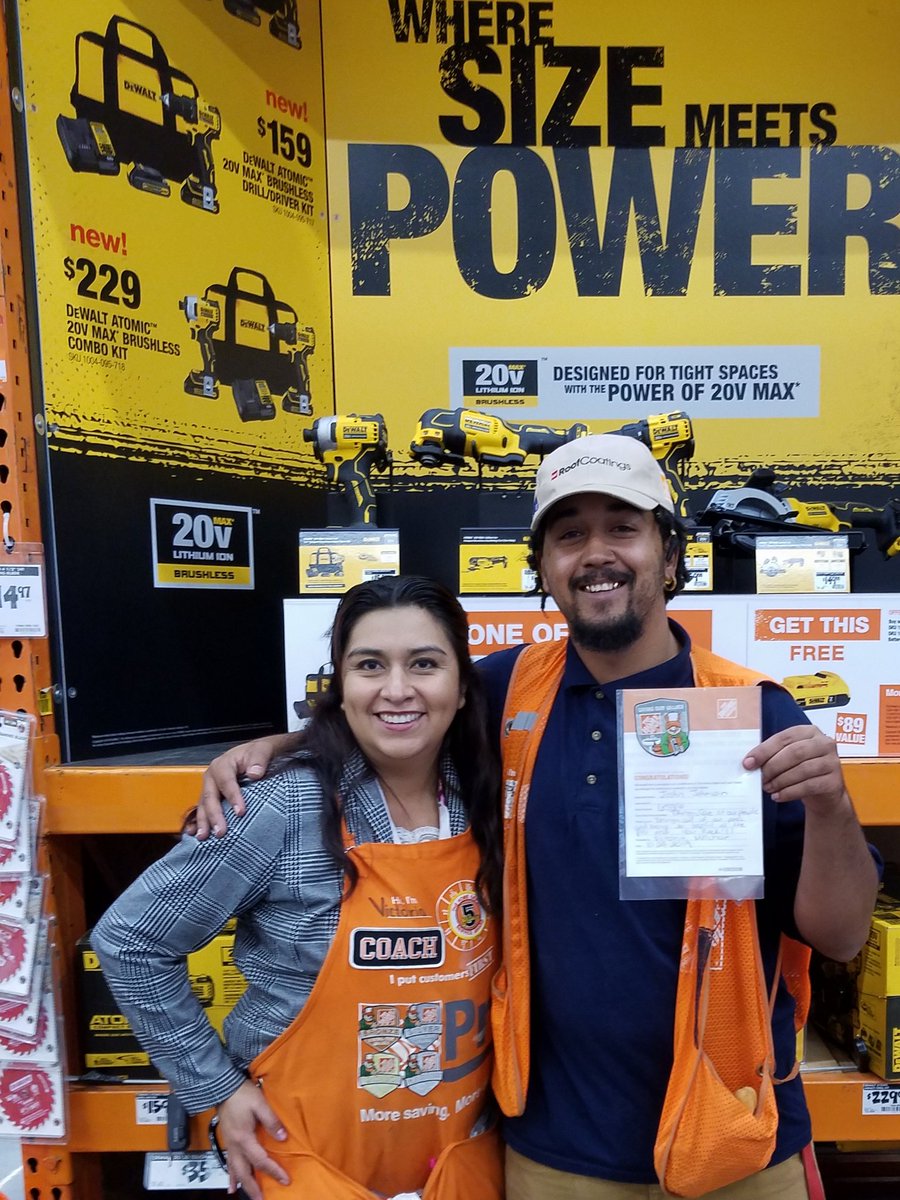 NancyMelchor7's tweet photo. Pro loader Justin, thanks for all you do at the pro end and taking care of our pros! #6526 #backupcashier #propuller #phonesales #helpall #bestproloader #KILLEENSTRONG https://t.co/hpOgOVwEAO