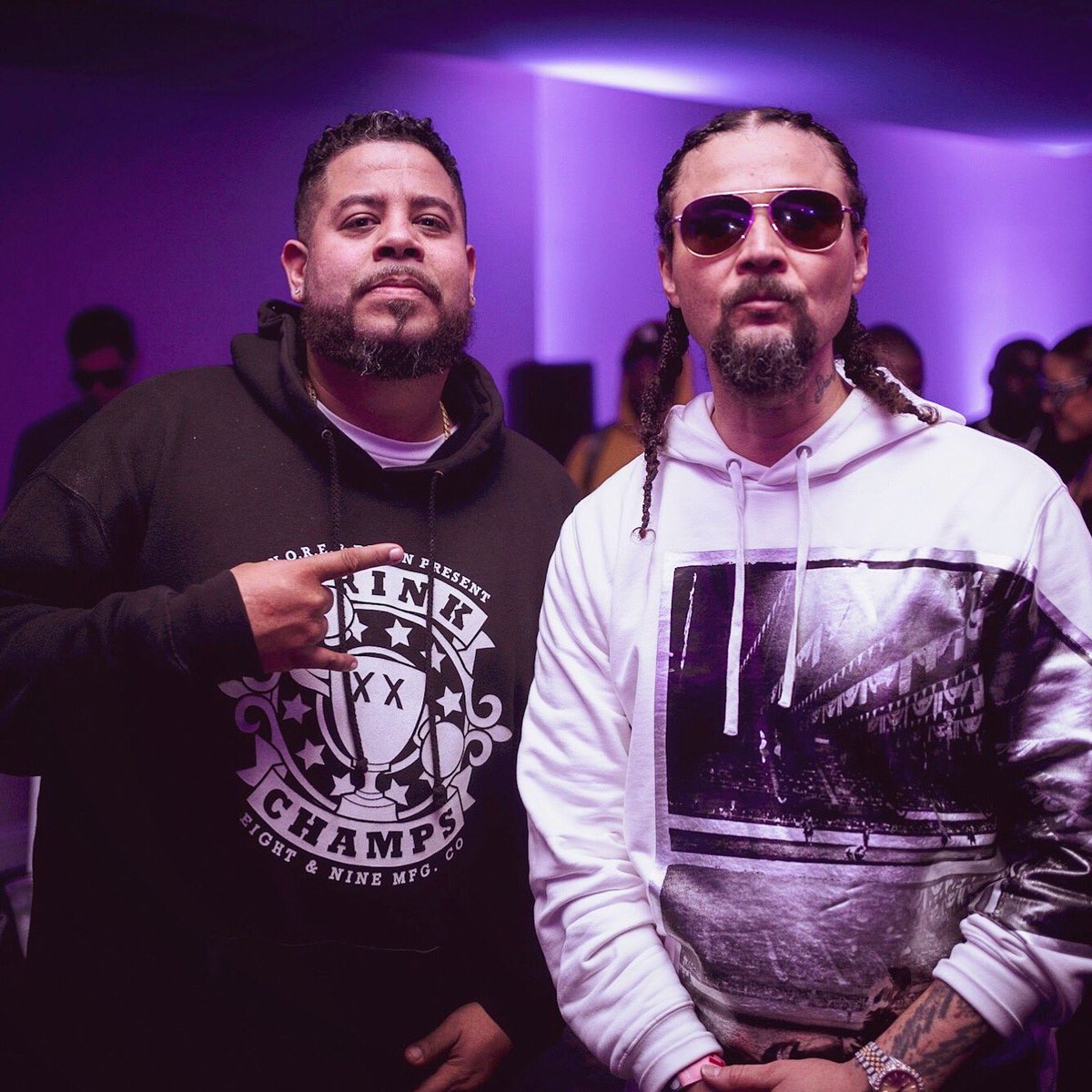 HazardisSoundz's tweet photo. Bo-Bo-Bo-Bone!!! With the legend himself @mrmccane Bizzy Bone chilling at the @revoltsummitla ! He said he coming to @drinkchamps so stay tuned in!!! #DrinkChamps #BizzyBone #HazardisSoundz #bonethugsnharmony #thuggishruggish #hiphop #RevoltSummit ๐ธ by @drainflix https://t.co/HFTpoGUlsS