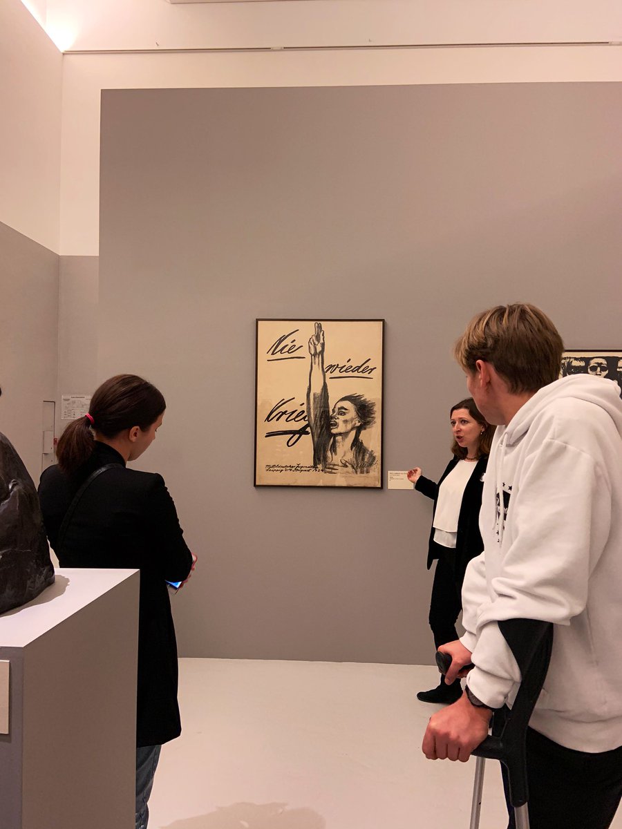 PeiStrasbourg's tweet photo. Aux côtés de la conservatrice du Musée d’Art Moderne et Contemporain de Strasbourg Mme Estelle Pietrzyk, les élèves du programme #PEITerminale ont découvert cet après-midi l’exposition dédiée à Käthe Kollwitz 🖼 #MAMCS #Démocratisation #Strasbourg @ScPo_Strasbourg https://t.co/VmqfvfJ0bs