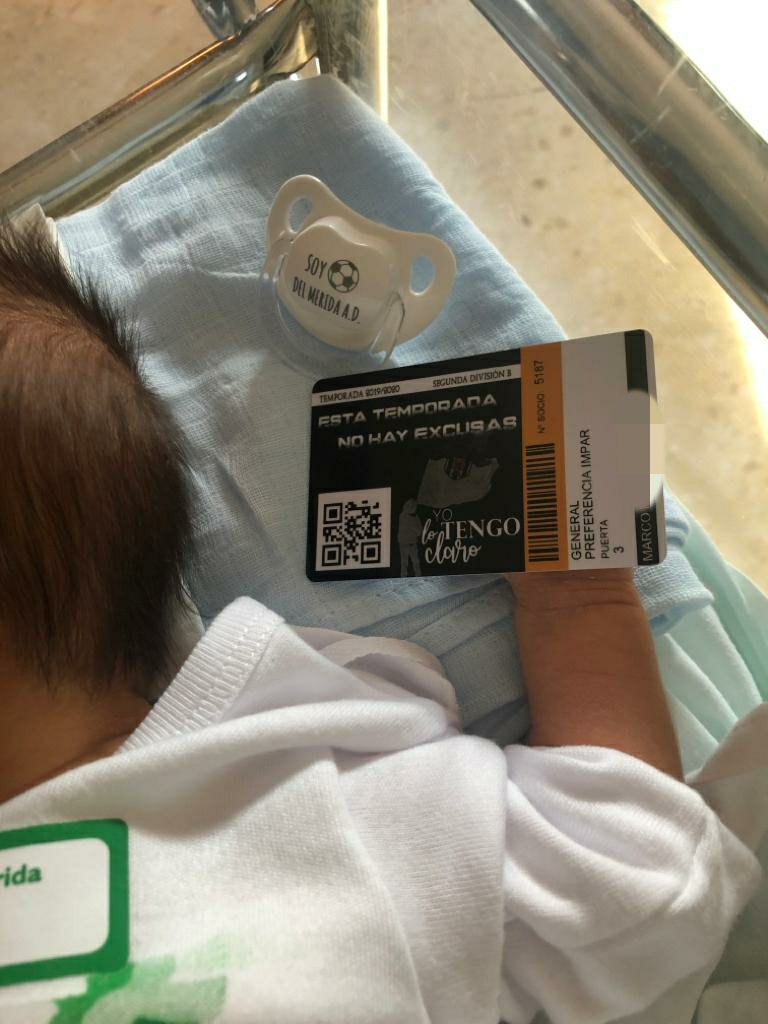 Merida_AD's tweet photo. 👶🏻 Y la familia romana sigue creciendo. ¡Bienvenido al mundo Marco! 

⚪⚫ Un romano desde la cuna ⚪⚫ https://t.co/Q1y7X3Cz94