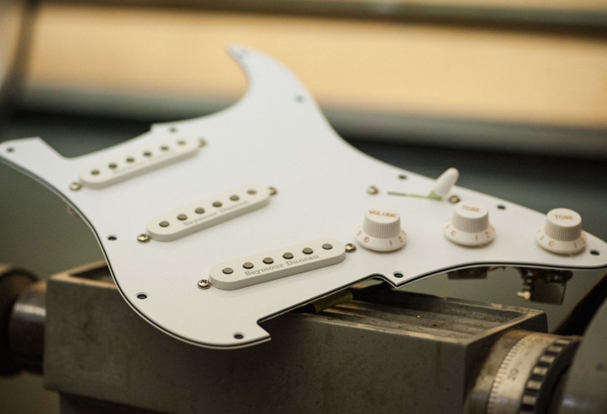 SeymourDuncan's tweet photo. Did you know that we offer some of our most popular Strat sets in pre-wired, fully loaded pickguards?! Installing your favorite Duncan Strat set just got even easier. 😱 #strat #stratocaster #loadedpickguard #seymourduncan https://t.co/83kSRvsHze