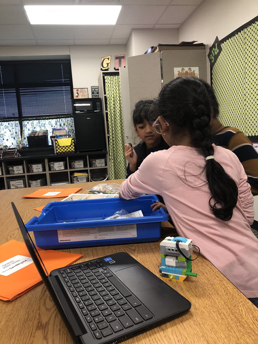 kirkpatrick4th's tweet photo. Another group of Liscano 1st&amp;2nd graders building turn bots and pseudo coding.#FISDQUEST #FriscoFutureReady #ourfisdstory @FISDAdvAcad https://t.co/InIkiyLjvd