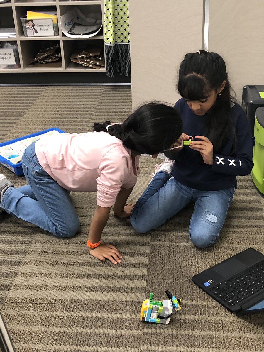 kirkpatrick4th's tweet photo. Another group of Liscano 1st&amp;2nd graders building turn bots and pseudo coding.#FISDQUEST #FriscoFutureReady #ourfisdstory @FISDAdvAcad https://t.co/InIkiyLjvd