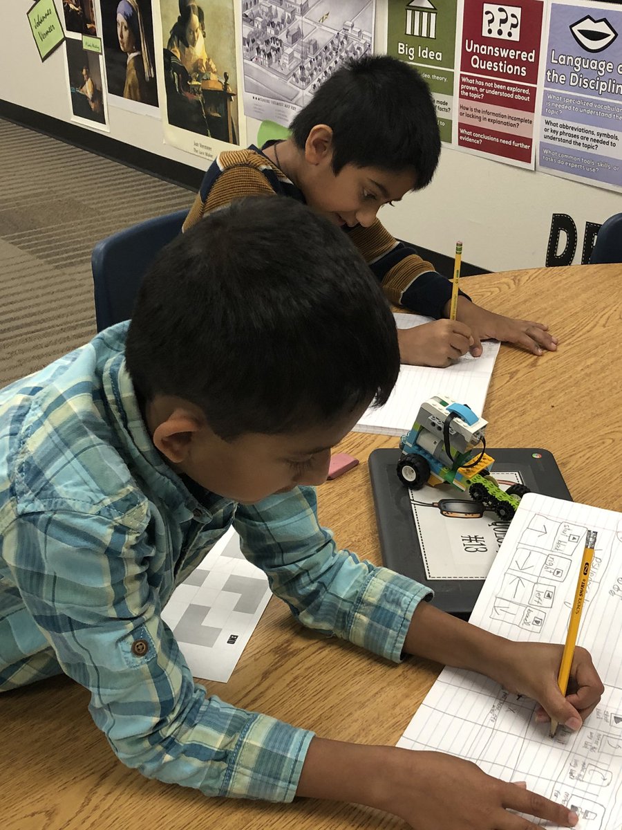 kirkpatrick4th's tweet photo. Another group of Liscano 1st&amp;2nd graders building turn bots and pseudo coding.#FISDQUEST #FriscoFutureReady #ourfisdstory @FISDAdvAcad https://t.co/InIkiyLjvd