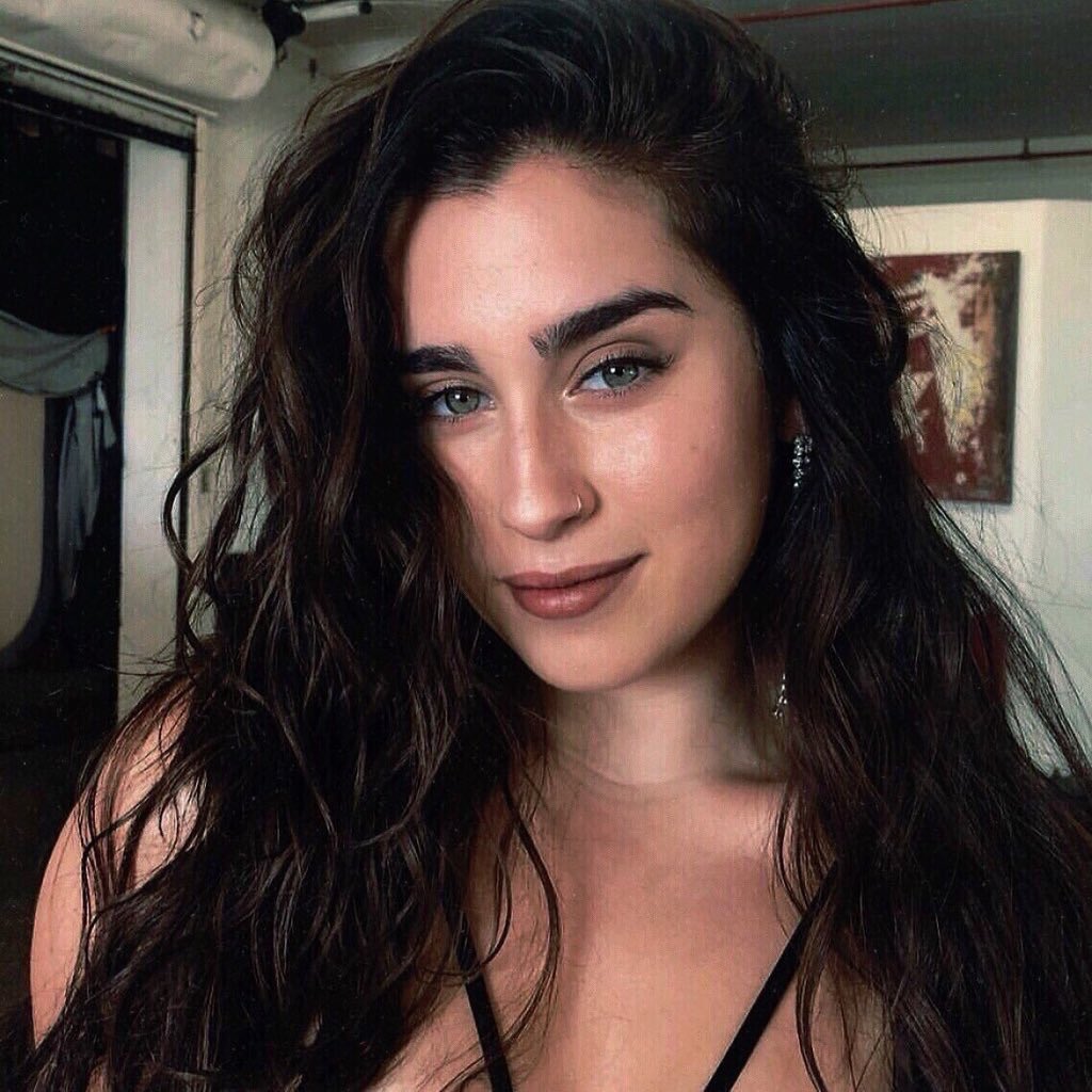laurenjpics's tweet photo. the most beautiful woman https://t.co/ops5Es0eeu