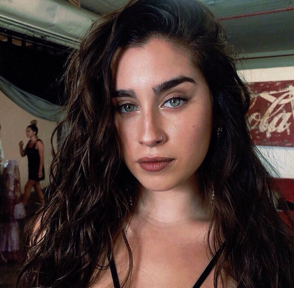laurenjpics's tweet photo. the most beautiful woman https://t.co/ops5Es0eeu
