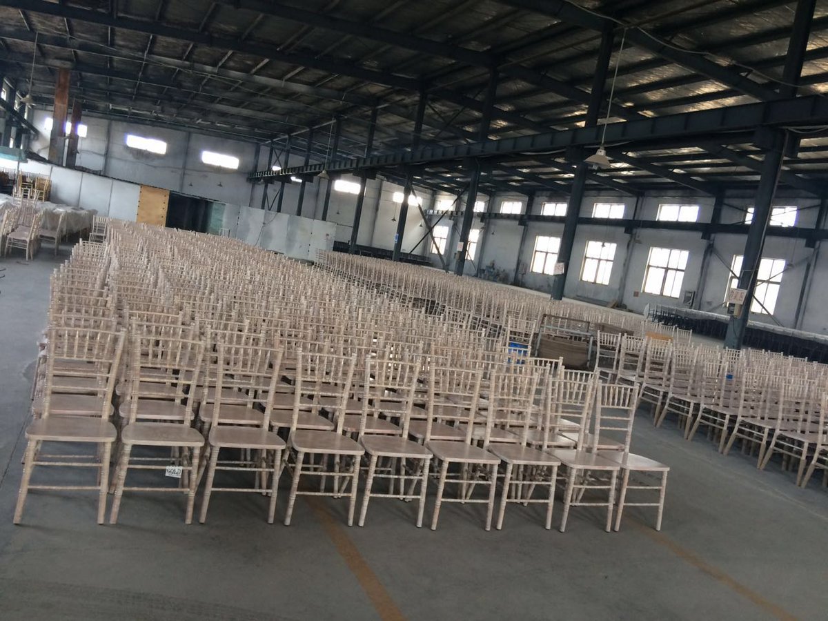 VFurniture's tweet photo. Learn about what to look for when shopping around for Chiavari Chairs: https://t.co/GTaoL6o2ut https://t.co/3tSpVfuufX