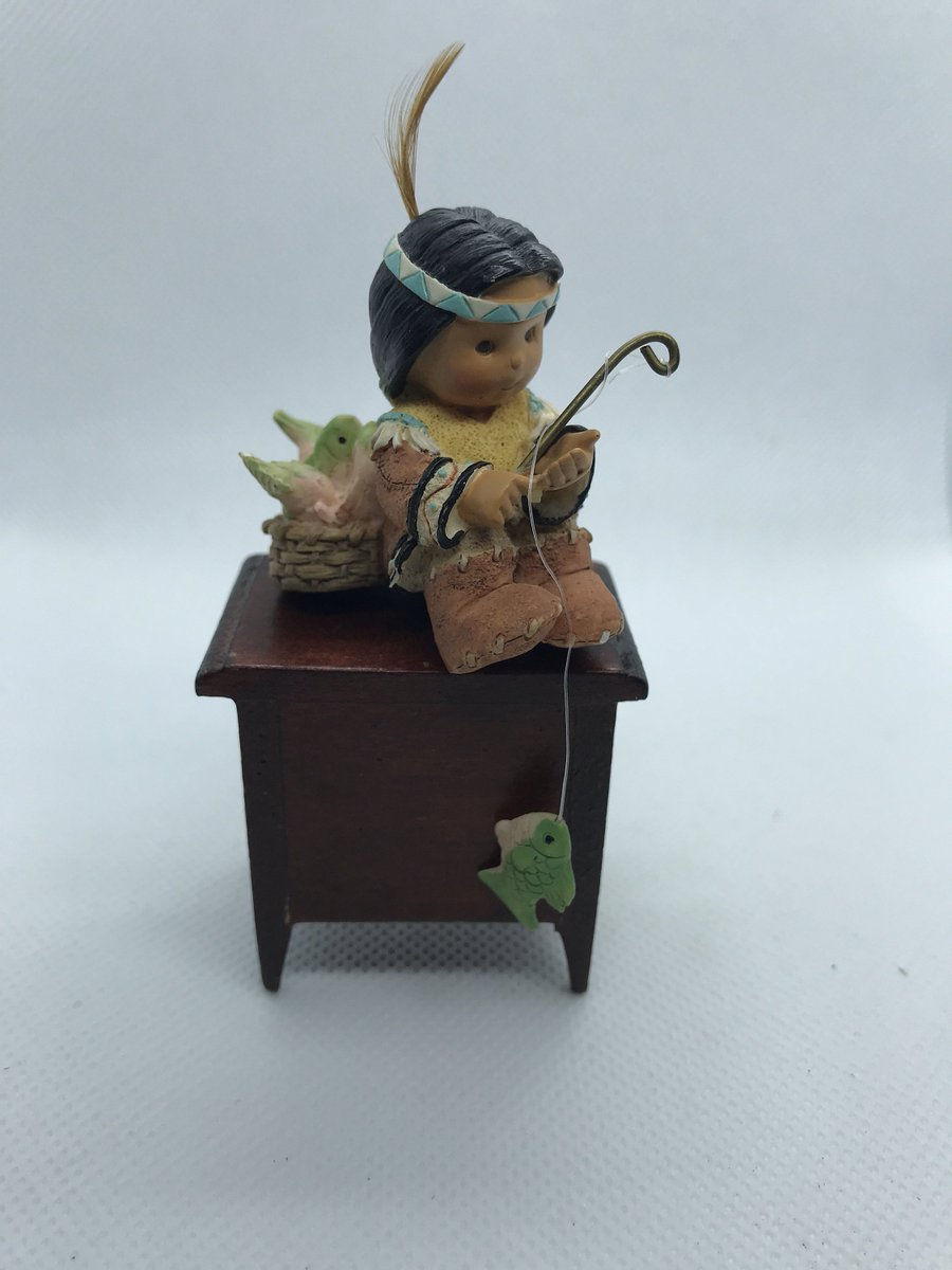 SandyKayGleaso1's tweet photo. Excited to share the latest addition to my #etsy shop: Boy Fishing - Friend of the Feather- Mini Figurine - Enesco 1998 https://t.co/MGjf82Cdqb #vintage #collectibles #beige #indiangift #friendfeather #enesco1998 #boyindian #boyfishing #fishingindian https://t.co/qPzad4Qe22