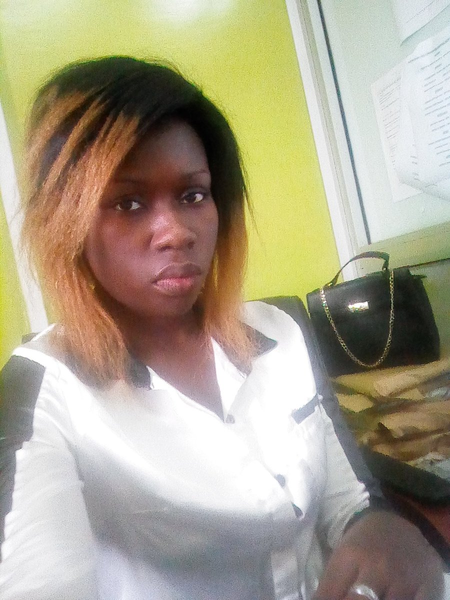 EHadjidja's tweet photo. Le travail éloigne de nous 3 maux :le vice,l'ennui et le besoin...📕📚📙💻 Nonobstant confions tout au Seigneur... 🙏🙏 https://t.co/BOFVz6A06y