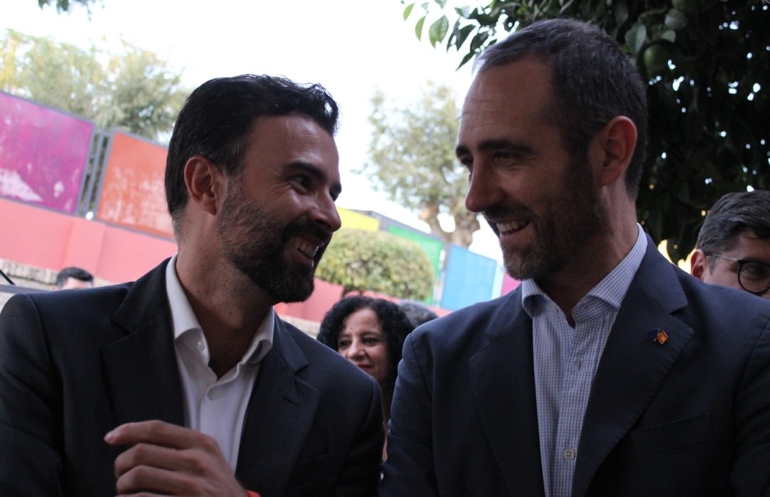 CSSevilla_Prov's tweet photo. 💪🏻 Los compañeros de @Cs_Gines han tenido una visita muy especial. @JRBauza nos ha acompañado hoy por las calles de Gines para, junto a él, poner #SevillaEnMarcha. ¡Gracias por tu visita! https://t.co/3IazS7qUhh