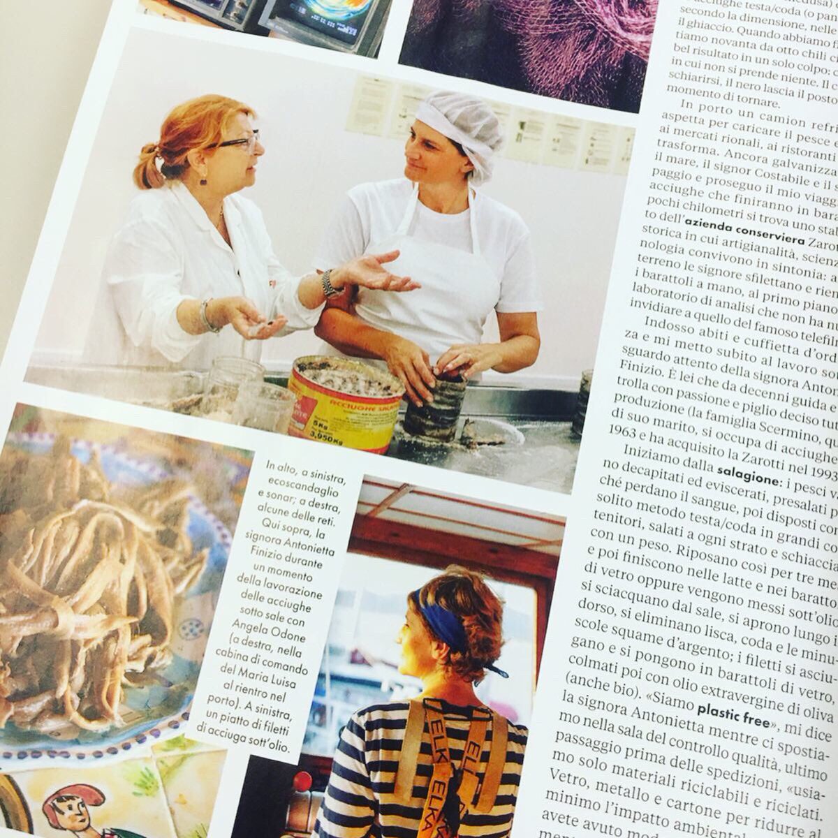 Tra gli uomini di mare, professionisti capaci di grandi meraviglie (come racconta anche #luomovogue di questo mese), a volte spunta qualche donna... 😜 Sul numero di novembre de <a href="/Cucina_Italiana/">La Cucina Italiana</a> racconto in prima persona la pesca alle acciughe. 📷 Claudio Tajoli #90annidisapori