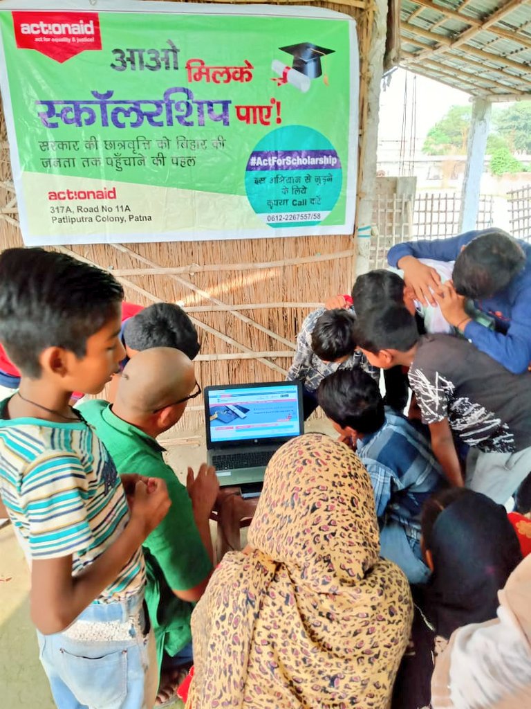 saurabhiirm's tweet photo. Camps fr filing applications under various scholarship schemes was organized under #ActForScholarship campaign in Kalyanpur block of #Samastipur, Bihar. Several deserving students of marginalized community are left out due to lack of awareness about these schemes. @ActionAidIndia https://t.co/lMG4ojJBcw