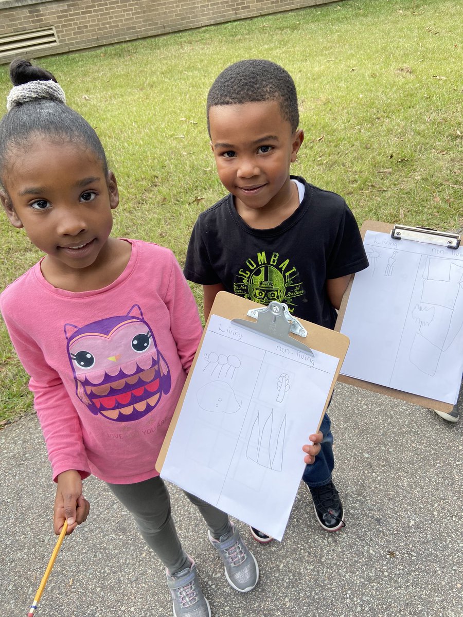 MsMayoIteachK's tweet photo. Our kindergarten zoologists read “Living or Nonliving” and then took an Observation Safari to classify organisms and objects! 🔎📝 #TeamLakewood #ARCCore @MrsMilburnNBCT https://t.co/6CWXDDJ4or