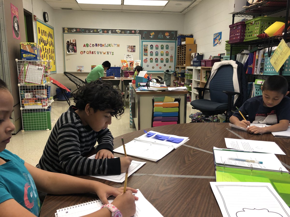 MissMorphew's tweet photo. Third graders have been learning about similes and are now writing similes about themselves to create Simile Self-Portraits. Newcomer students are writing in Spanish! #PWEstars #MontiMagic https://t.co/0jLATnyaCl