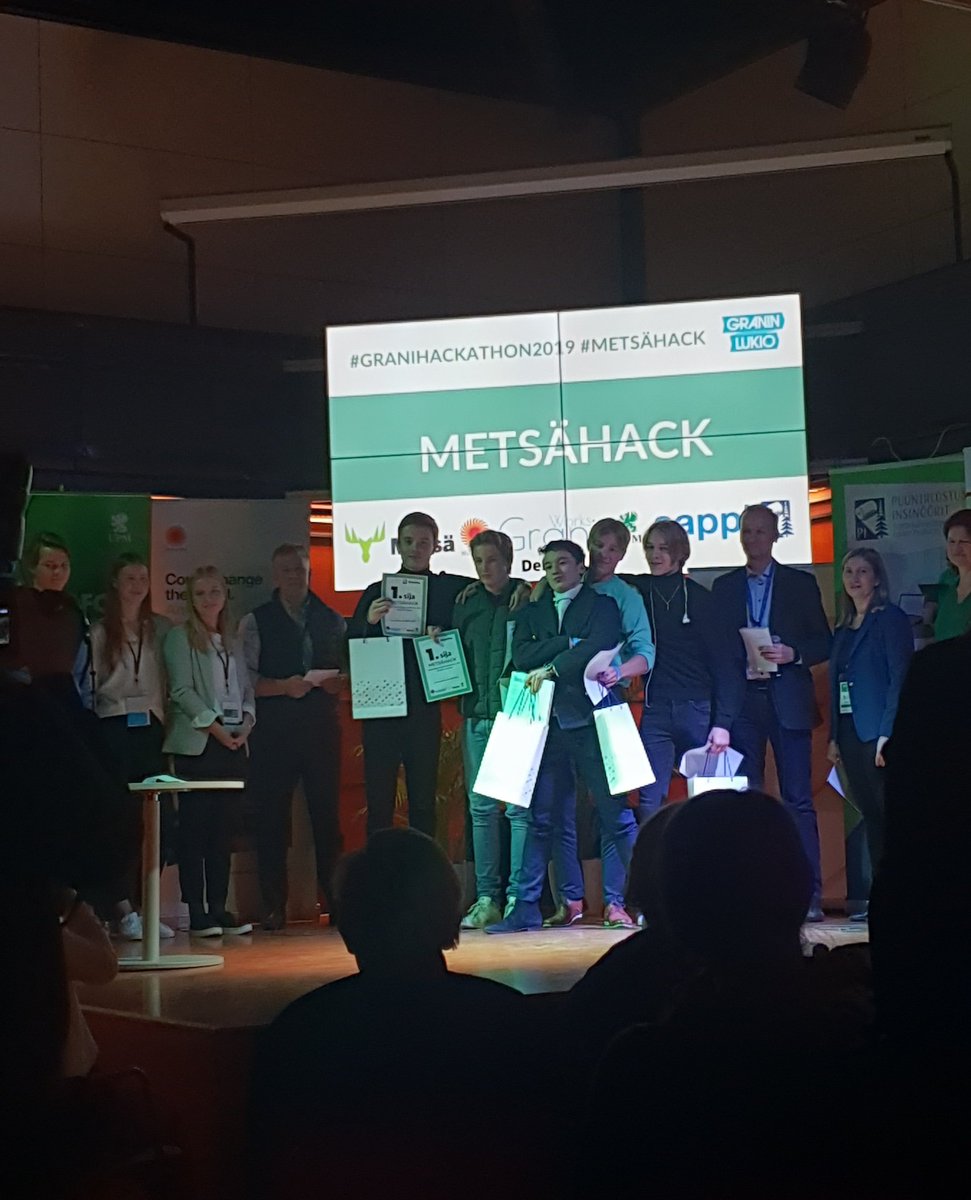 MetsäHackin ylpeät #voittajat palkittiin tuomarien ylistävien kommenttien säestyksellä. Erityisesti kiiteltiin tiimin out-of-the-box-ajattelukykyä ja innostavaa pitchausta.
#MetsäHack #granihackathon2019
