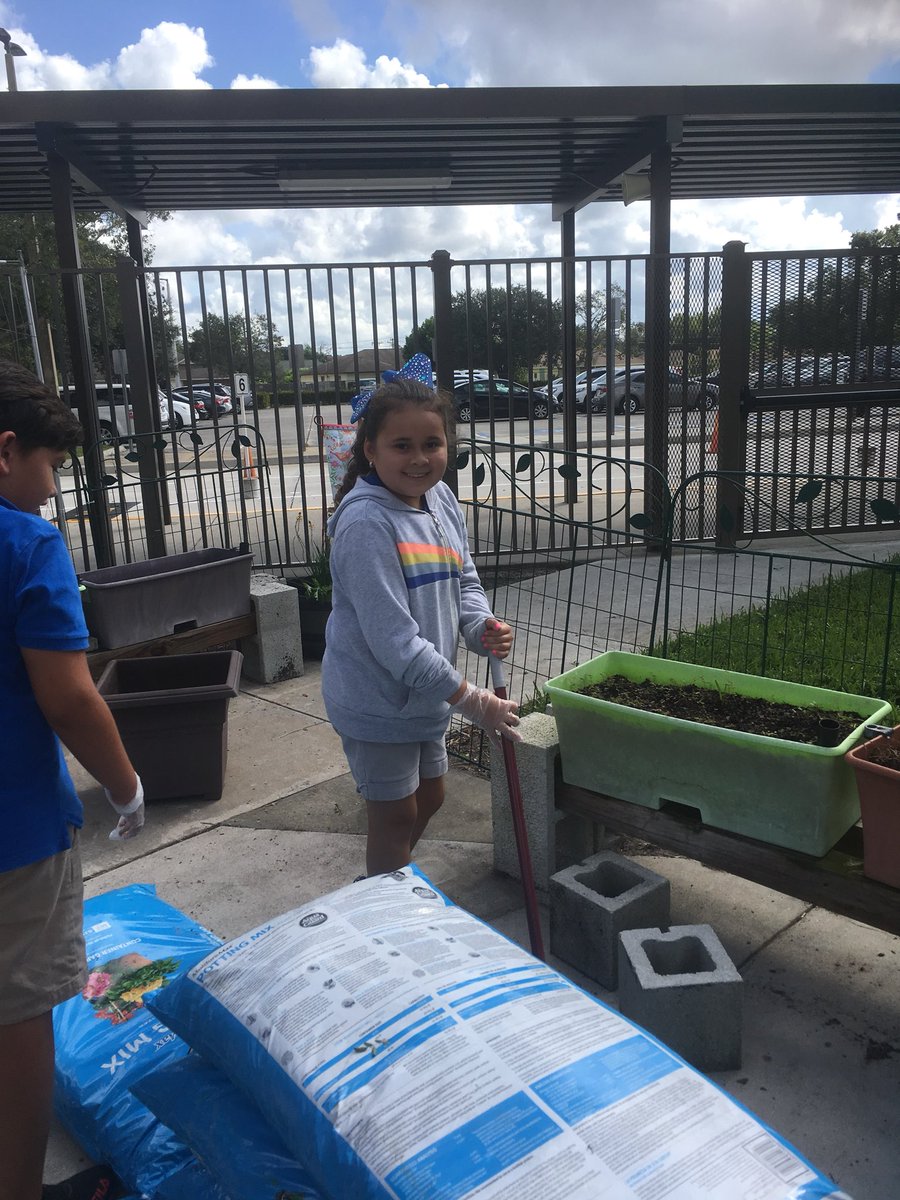 primary_media's tweet photo. Getting the garden area cleaned up and ready to plant with Mrs. Kepp’s 2nd graders @GTEtoucans @Champs4Learning @collierschools #🥦🍅🥒🌶 https://t.co/an8LOAkmLj