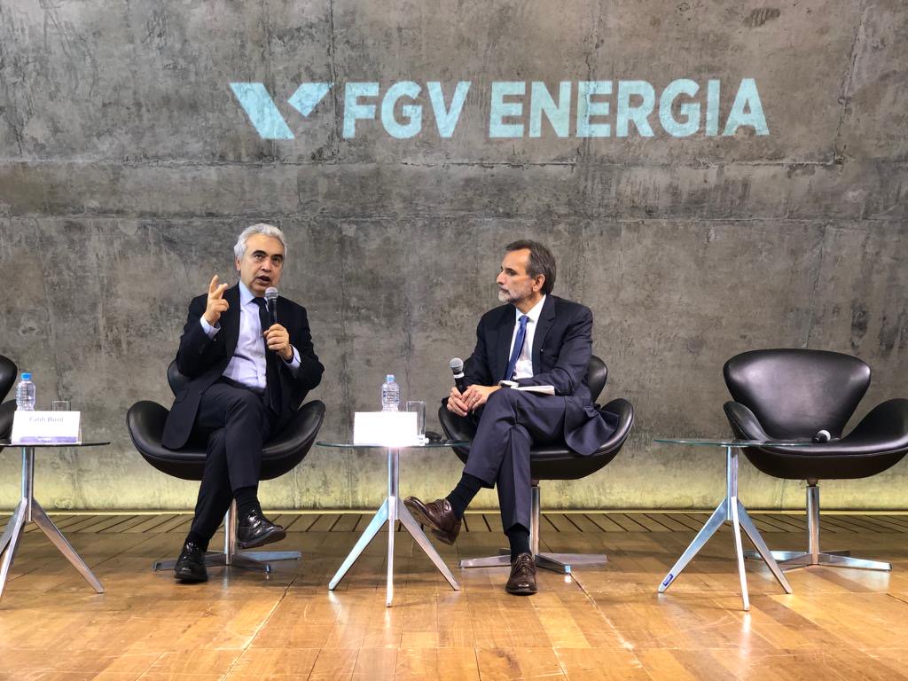 CarlosEPascual's tweet photo. Interview with @IEABirol at the IX Seminário sobre Matriz e Segurança Energética. @FGVBrazil Watch our discussion here: https://t.co/YW2yspRTqj https://t.co/2EZGJITvDq