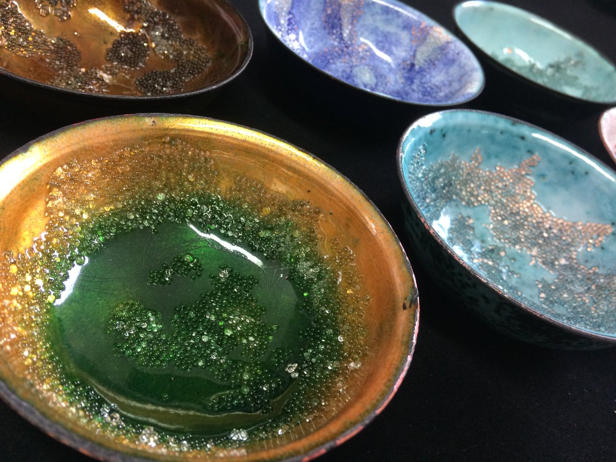 You guys are loving the new shaving bowls from <a href="/MaisyPlum2/">MaisyPlum</a> - two of the new #Christmas bowls have gone out to happy shavers already! How long before this beautiful gold and green bowl gets snapped up? 

agentshave.co.uk/artisan-shavin…