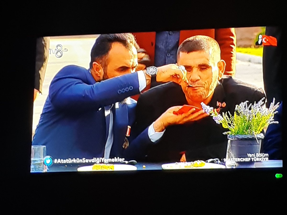 sehidegnc's tweet photo. #atatürkünsevdiğiyemekler biri hakkari de biri mardin de gazi abilerimiz. Hakkınız ödenmez. #kahramanaskerler 🇹🇷 @GazilerVakfi @TvMasterchef https://t.co/WvbtpgDIY9