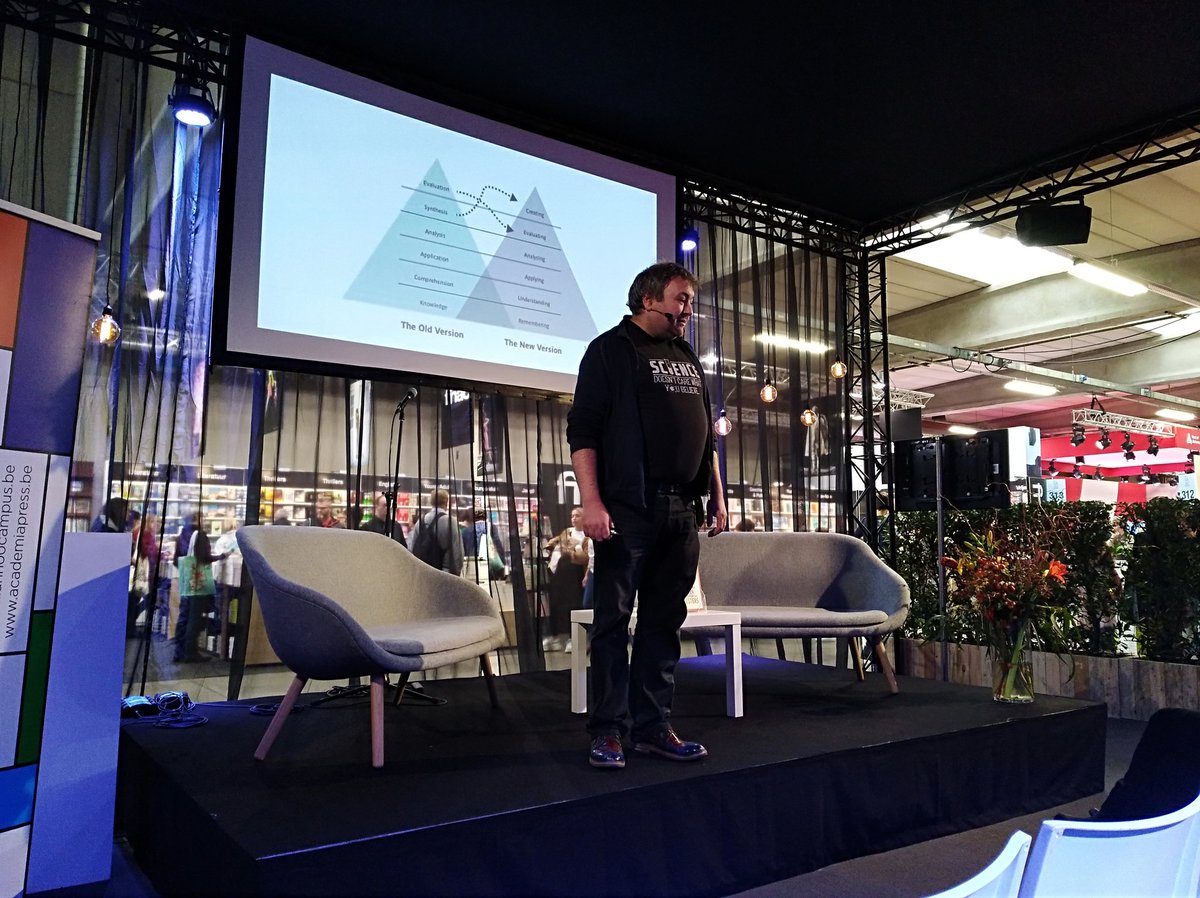 CKeyenberg's tweet photo. Vandaag op #BKB19 een interessante @thebandb aan het woord gehoord over mythes in het onderwijs. Achteraf ook een leerrijke babbel mee gedaan. Top! https://t.co/sWVHbmNOKv