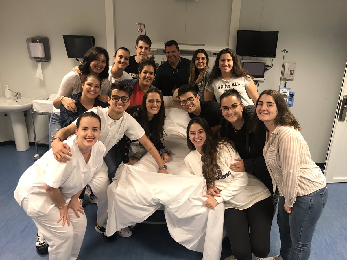 Manuelbae's tweet photo. Que grandes #D5 #practicumII @UCAM_Enfermeria #simulacion @UCAM https://t.co/9Lqx1Ej5P8