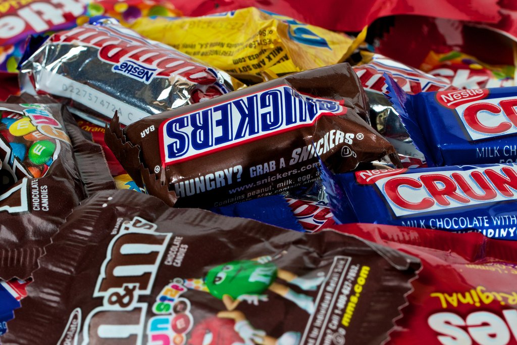 SimplySmilesMia's tweet photo. A quick reference guide - Best and Worst Halloween Candy for Your Teeth:
https://t.co/NWjMwKXEcS 

305.235.9321 for appointments.
New patients welcome! 😀
https://t.co/VGIQOnqQDm
#dentist
#pinecrestdentist
#miamidentist
#dentistnearme
#dentalofficepinecrest 

#halloween #candy https://t.co/HM2EKlxGwW