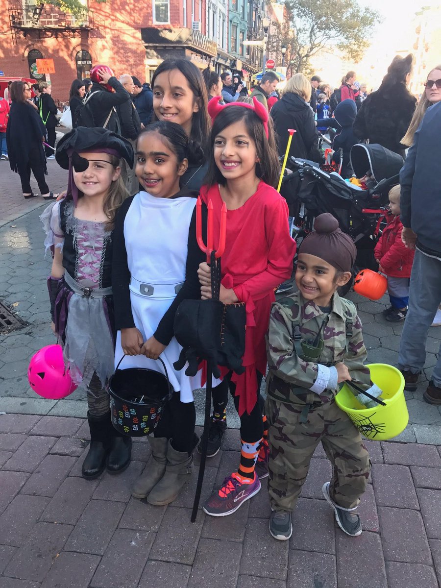 CityofHoboken's tweet photo. The Ragamuffin Parade will be held on Thurs Oct 31 rain or shine. To participate meet on Wash St btw 13th/14th Streets. Setup at 3:15 pm, parade starts 3:45 pm. This year judges will hand out prizes for costumes along the parade route. Wash St will be closed w/ @NJTRANSIT detours https://t.co/naLNWopw34