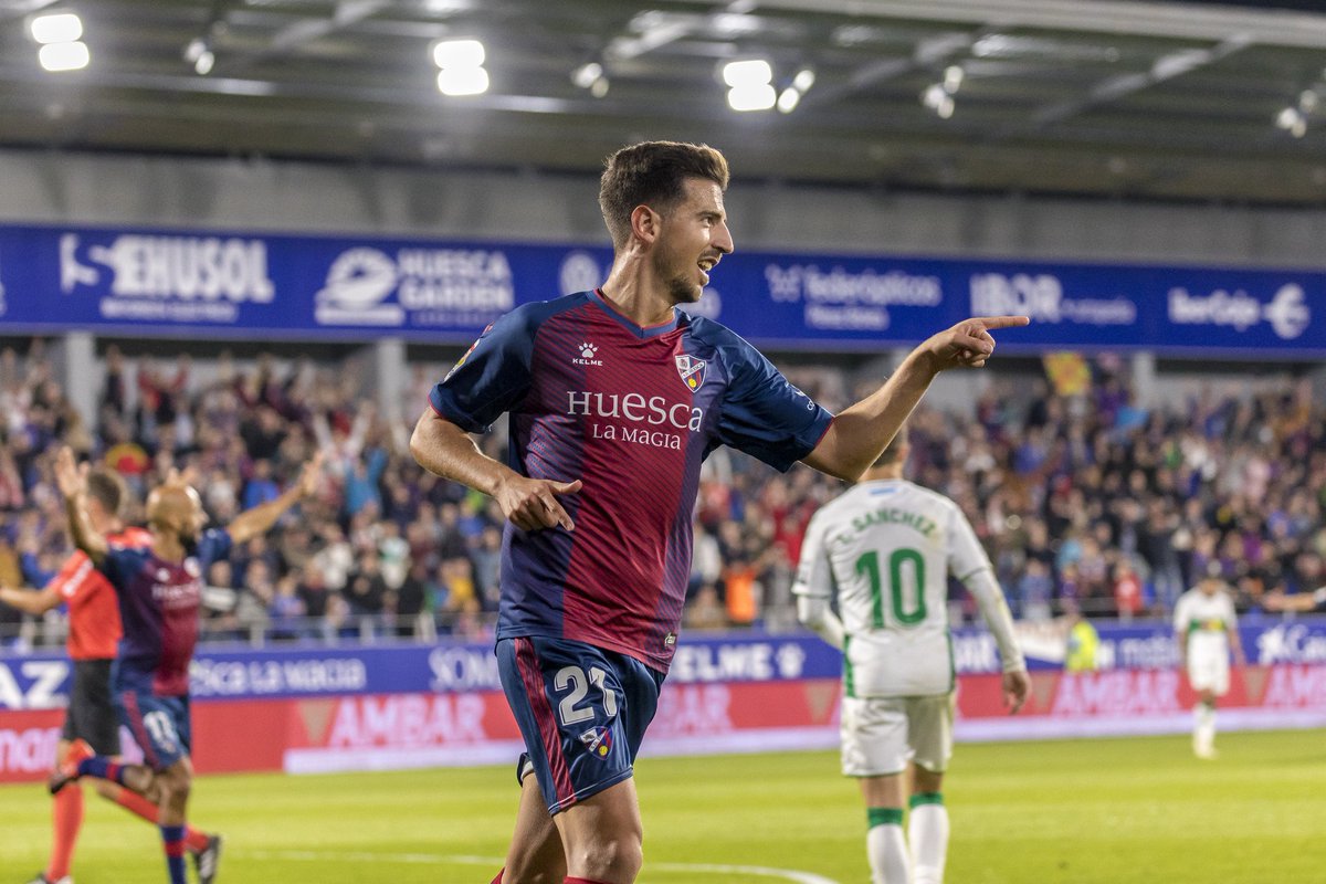 SDHuesca's tweet photo. REGALO 🎁 | ¿Qué harás con la camiseta de Juan Carlos, MVP del #HuescaElche? Eres de los llevársela al partido o te da miedo que se borre la firma y la enmarcas en casa? 🙈 ¡Te va a tocar! 🍀

1️⃣ Síguenos 🙋‍♂️
2️⃣ Retuitea 🔄 
3️⃣ Dale a like 💓

🎲 ¡¡¡GANADOR el jueves a las 20h!!! https://t.co/Aqp208z5j0