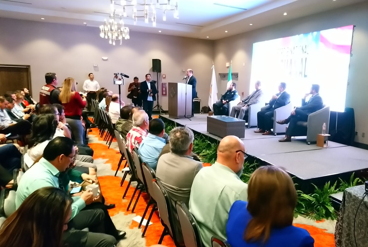 4FrontED's tweet photo. Exitoso #ForoBinacionalAduanal en San Luis Río Colorado, Sonora. ¡Muchas gracias a todos los ponentes y asistentes al evento! #4FrontED #OPRODE #GYPA #GYEDC #TrabajoEnEquipo. https://t.co/K0Gwf8VYVH