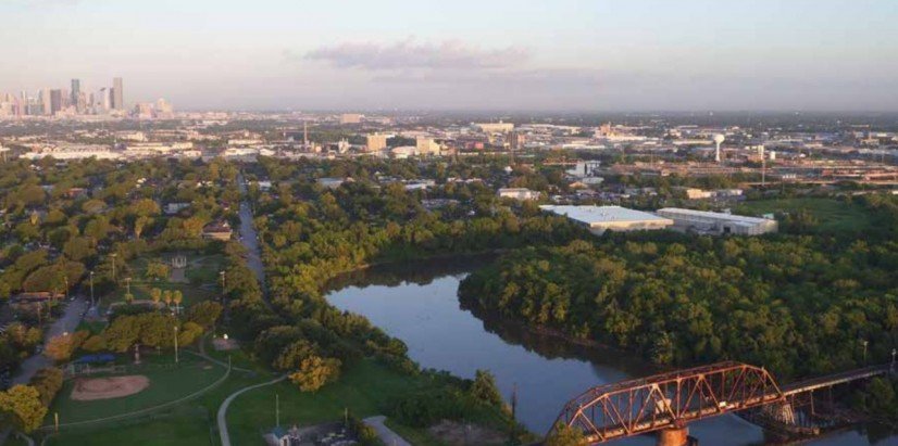 RiceKinderInst's tweet photo. .@buffalobayou's panel discussion Monday night addressed the #BuffaloBayouEast master plan and its focus on equity and resiliency. "Now more than ever, equity is really at the forefront of every conversation," said @hraadvisors' @CaryHirschstein. https://t.co/6jm5Il2eqn https://t.co/2u67uEOCAN