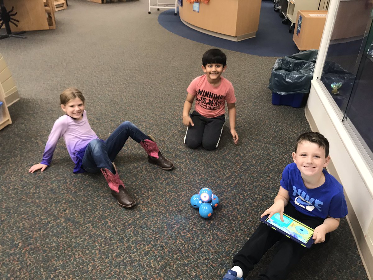 MrsElsasser's tweet photo. The class enjoyed getting to learn how to use Dash with @mrsgadziala1! https://t.co/SZKCGbCota