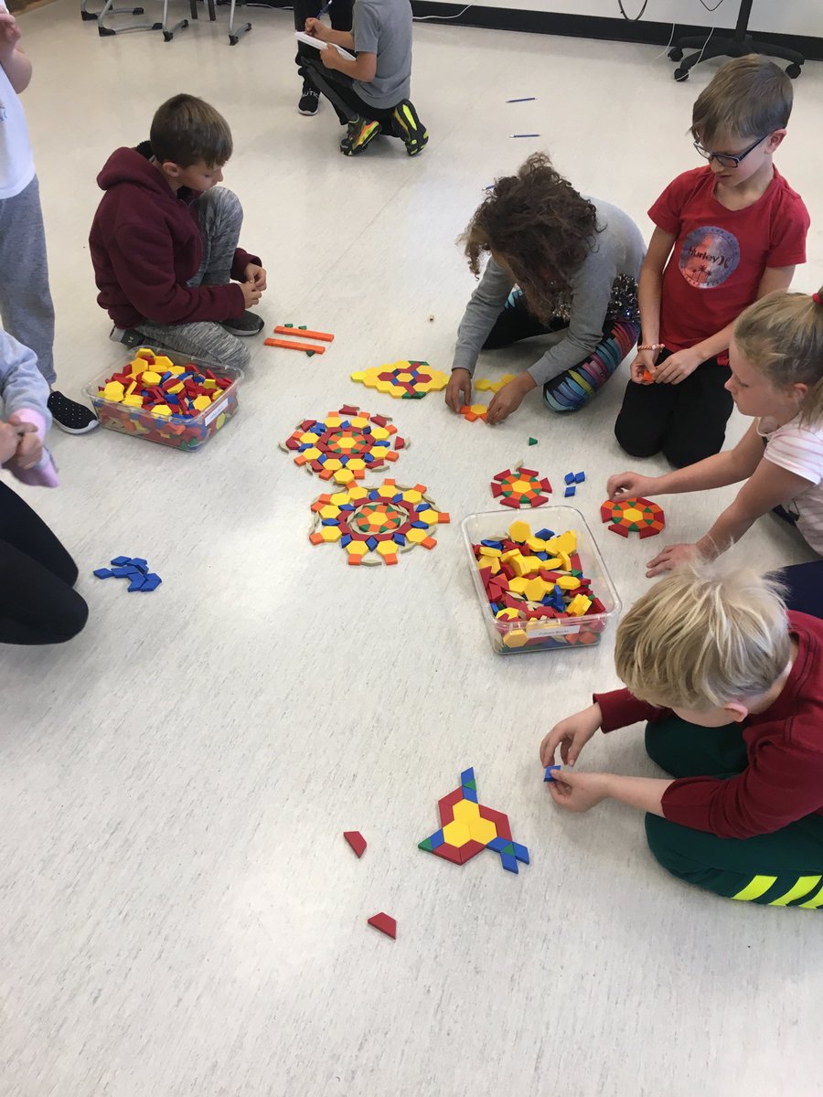ThirdGradeTale's tweet photo. Building Rangoli art with pattern blocks. https://t.co/gtZ6pmEpPf