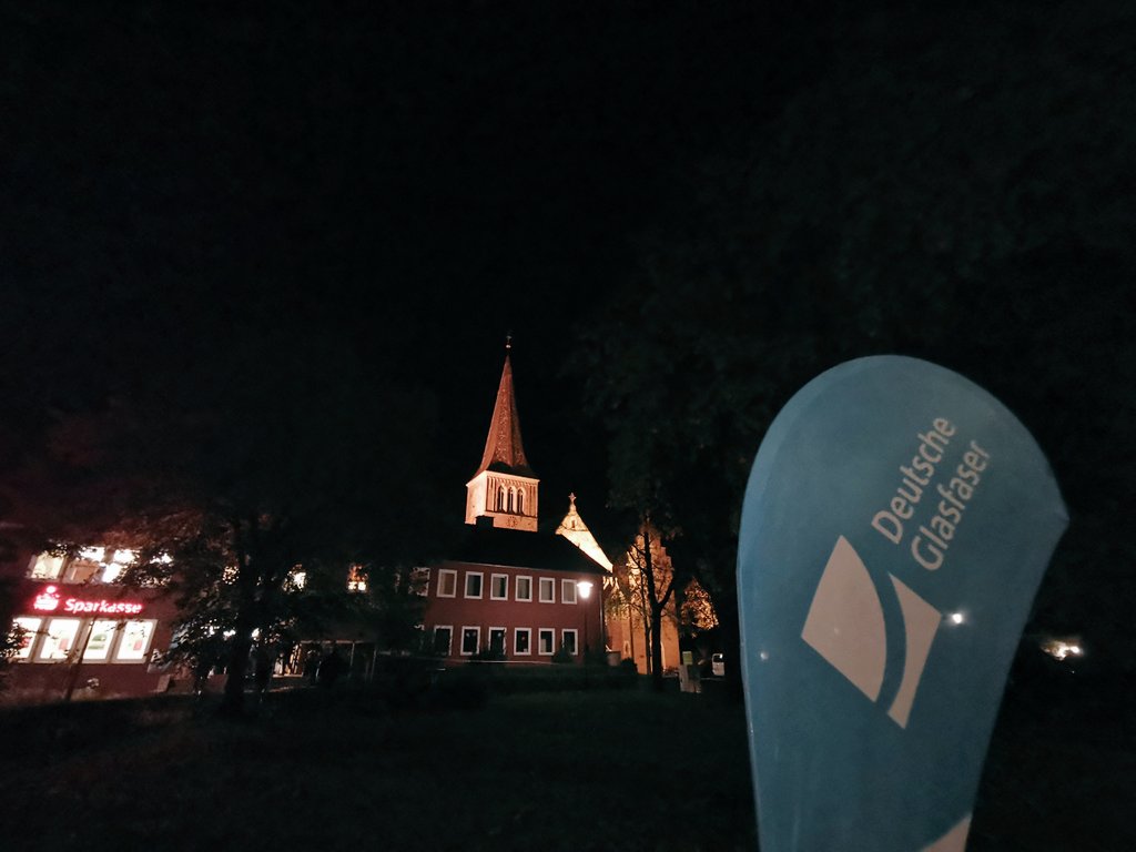 TobiasDirking's tweet photo. Glasfaser für Rorup! 

Heute mit @jowi1979, Breitbandkoordinator unserer Region, die Veranstaltung der @DtGlasfaser besucht.

Mein Vater wohnt in #Rorup und hat direkt den Gigabit-Tarif gebucht. Dazu gabs leckere Grillwürste und viele informative Gespräche.

 Rorup wird #Zukunft! https://t.co/7STQzW3Fuz