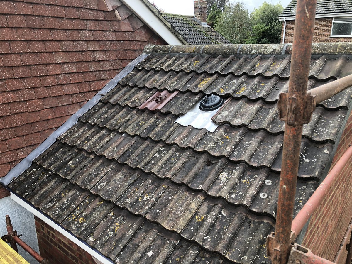 Small extension finished in Canterbury last week using reclaimed materials to match the existing building.
#roofing
#Canterbury