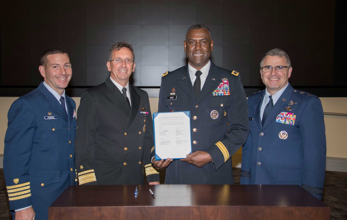 AFResearchLab's tweet photo. Laboratory Commanders from #AFResearchLab,
@ArmyResearchLab,@USNRL and @USCG
signed a joint Memorandum of Understanding to increase collaboration among S&T Service Laboratories across the
@DeptofDefense and @DHSgov.
#AirForce #LabSync #Collaboration https://t.co/aWRHBJ74c5