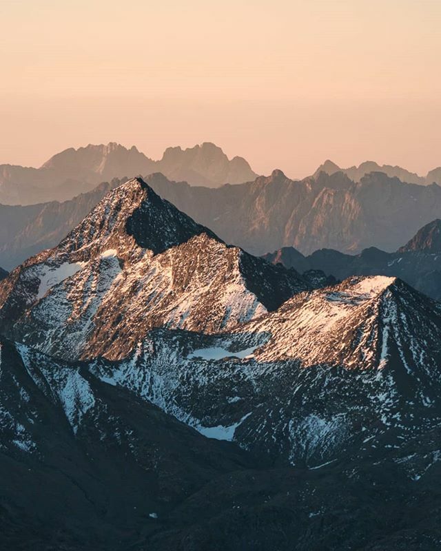 simontour's tweet photo. 🔥 „Some say the world will end in fire,
Some say in ice.
From what I’ve tasted of desire
I hold with those who favor fire.
But if it had to perish twice,
I think I know enough of hate
To say that for destruction ice
Is also great
And would suffice.“ … https://t.co/lYkMBsf66e https://t.co/M2WBTGQv8U