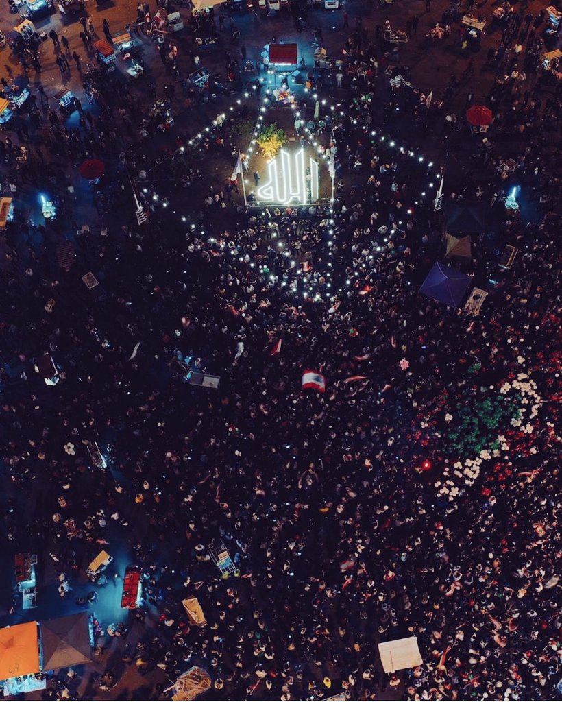 Neamah_97's tweet photo. October 29, 2019 سقطنا الحكومة
#كلن_يعني_كلن #لبنان_ينتفص #ثورة_لبنان #طرابلس_عروس_الثورة
🇱🇧❤️✌🏻 https://t.co/EfdaNvrZrE