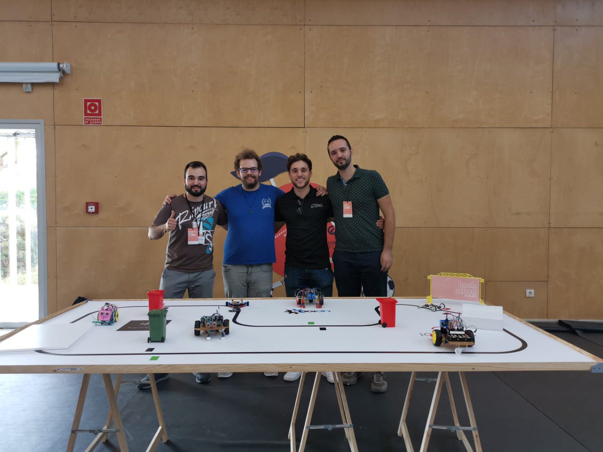 MotorsportUJI's tweet image. Representantes de cuatro asociaciones de la @ESTCE_UJI, @UJIuniversitat participando en el reto Maker 4.0 en la #HackathonCS19. Gracias a todos por esta experiencia.

@hackCS @motorsportUJI @engiOn_oficial @ujie_team
