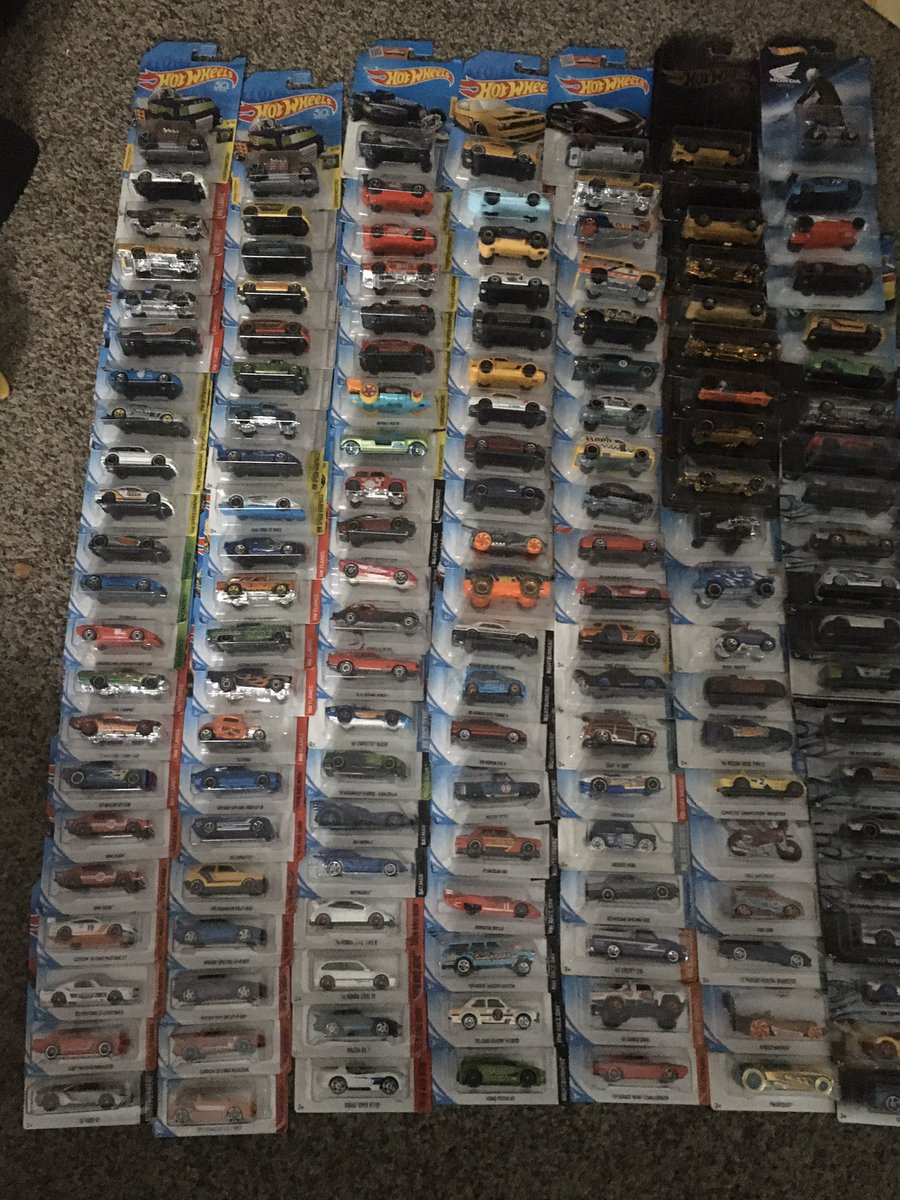 VenomTheFallen's tweet photo. My hot wheel collection and some not that are hot wheels  #hotwheels #diecast https://t.co/YGNWY6gq27