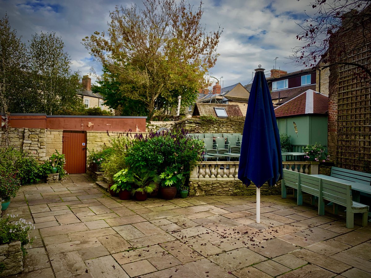 FeathersHotel's tweet image. Our Apres Ski bar is coming back soon. Step1: clear the garden  #christmastime #christmasgrotto #notlongtogo #welovewoodstock