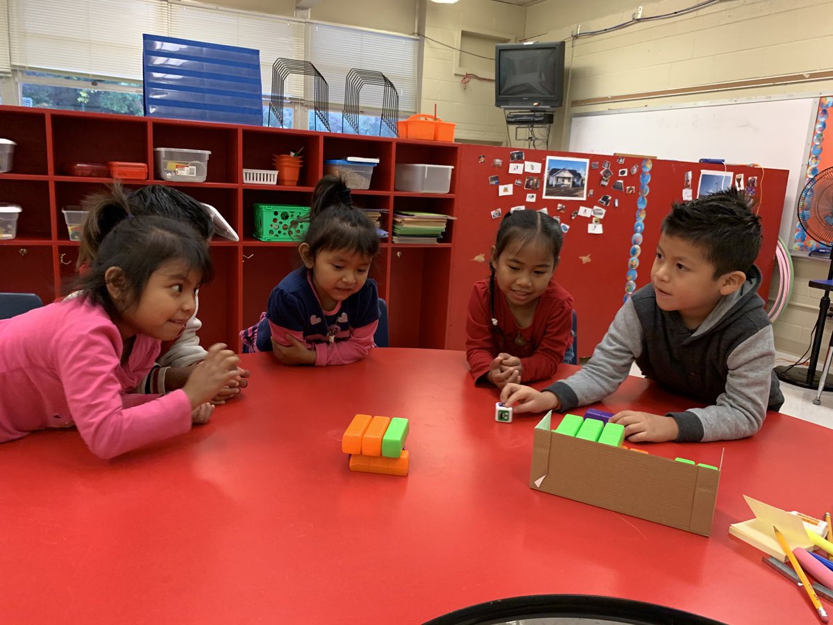 ⁦@SouthNeosho⁩ playing Wobbly Worms while answering questions about parts of the body. We are going to conquer English AND keep our home language!!