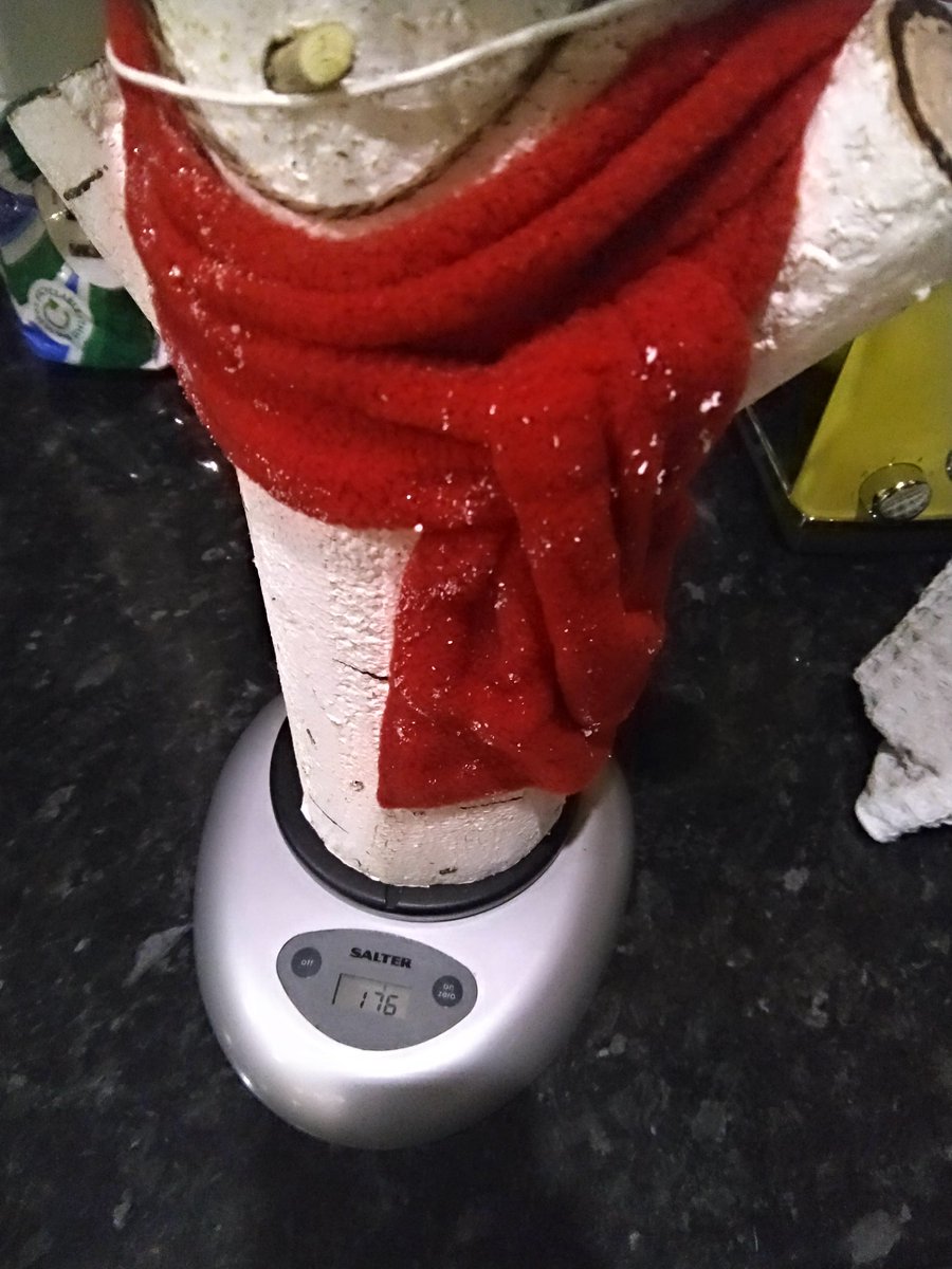 AlanHart's tweet image. Can't help but feel duped by @jlandpartners .. This "Log snowman" made from "wood, polyfoam and fabric" weighing "2kg" is actually made from 95% polystyrene and weighs a measley 176 grams... £15 for a crappy lump of polystyrene! #ripoff