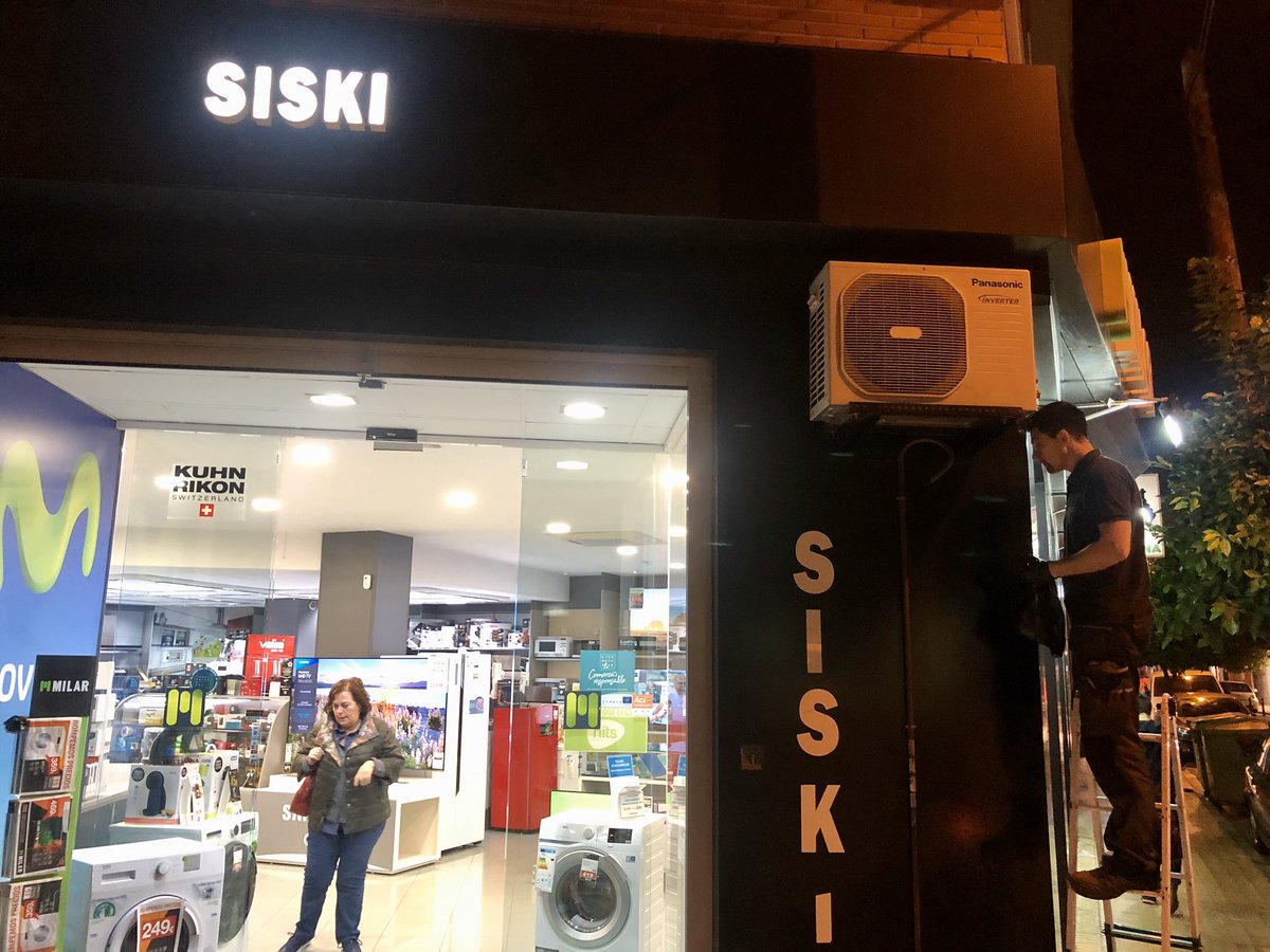 panaservice's tweet image. Cuando cae la noche... seguimos trabajando.
Nuestros clientes lo primero.
@MilarCOMELSA 
#ECOi #Panasonic #KeyService @PanasonicHC_es