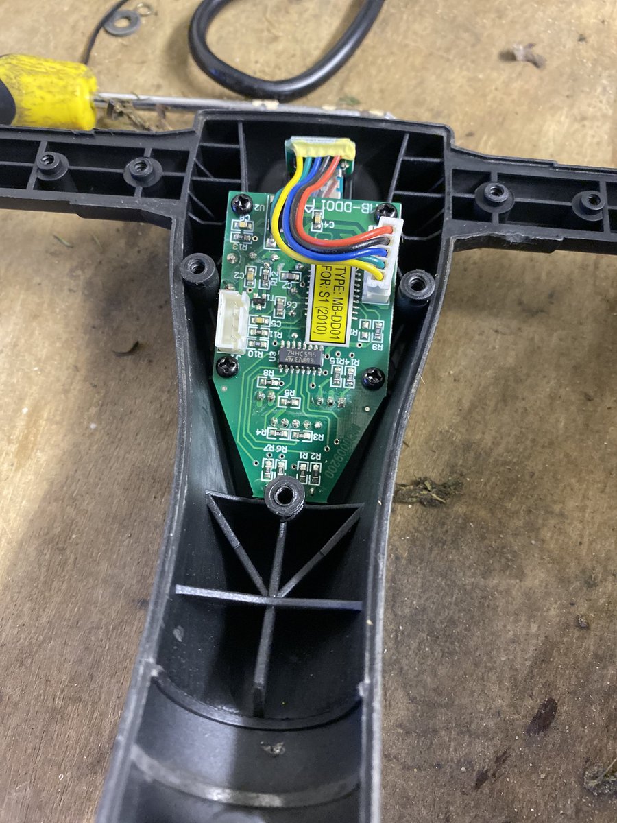 PhilWestleyGolf's tweet image. More circuit board work being done today #electrictrolleys #motocaddy #golf #golfer #suffolk