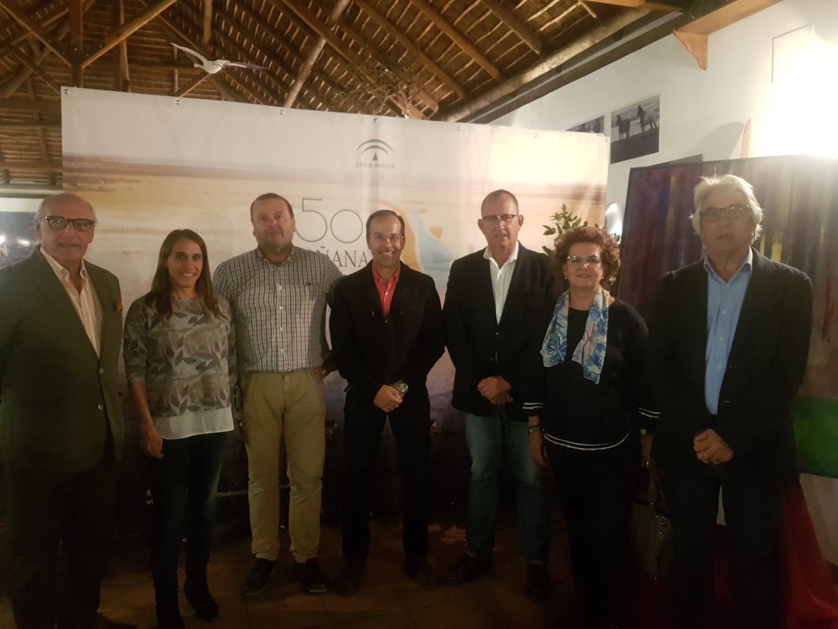 Miguel_A_Curiel's tweet photo. Con los ponentes del acto celebrado en #Hinojos. 

#DoñanaContada, un magnífico acto celebrado en el restaurante La Choza, con motivo del #50AniversarioDeDoñana. https://t.co/nE4Ie86KZH