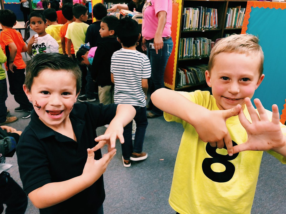 LFHSDECA_'s tweet photo. Teaching future falcons the DECA diamond in elementary! Can’t wait until they are in high school &amp; can join Los Fresnos DECA! @TexasDECA @txdeca1 @CTEFalcons https://t.co/Q1UksewrBA