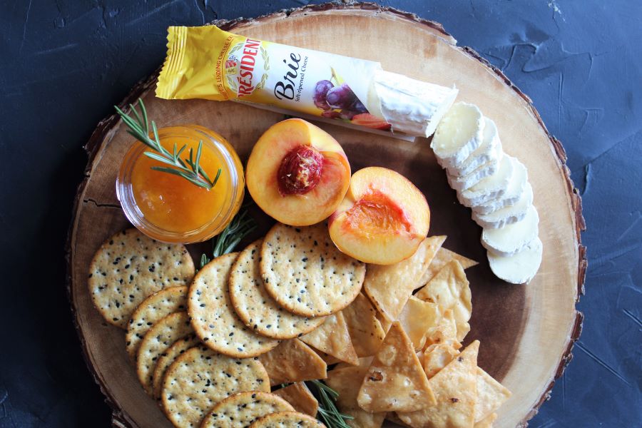 Don’t let this title scare you away! This recipe for Homemade Jam is as approachable as it is delicious, indulge with a slice of Président Brie atop a cracker: bit.ly/32Zpy5A

Photo and recipe credits to @waystomyheart