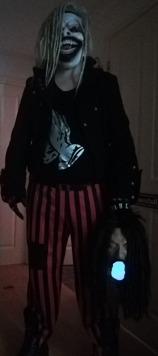 XlJ4son's tweet photo. New pics of my @WWEBrayWyatt #TheFiend costume. Took a lot of work, but well worth it.
#yowiewowie #FFFH #Fiend #LetMeIn #BrayWyatt #Halloween https://t.co/lKbI2QyCCt