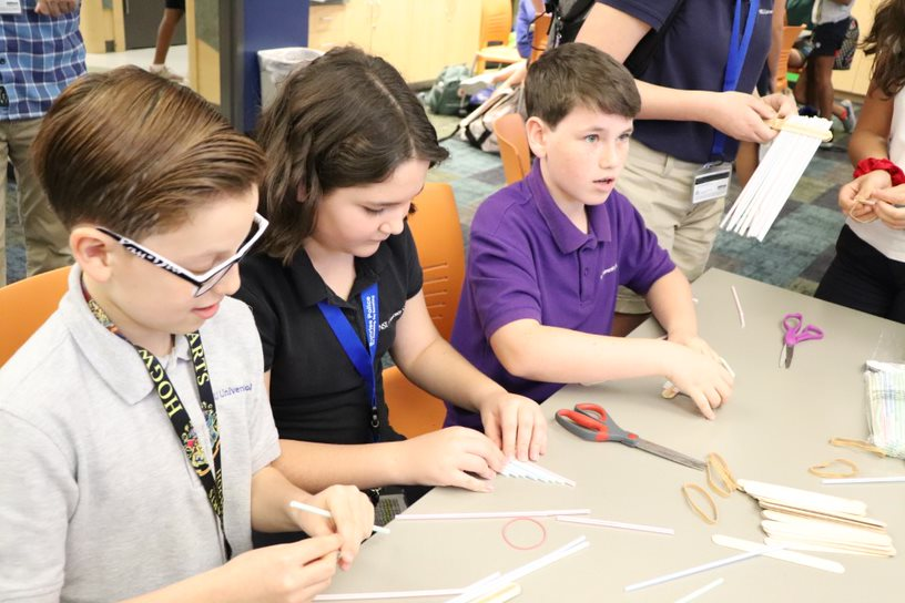 MS_MediaCenter's tweet photo. Innovation Challenge:  Sound Science-Students manipulated rubber bands to test different sound pitches. #nowrittendirections #design #funactivity https://t.co/r5eqBynKsY